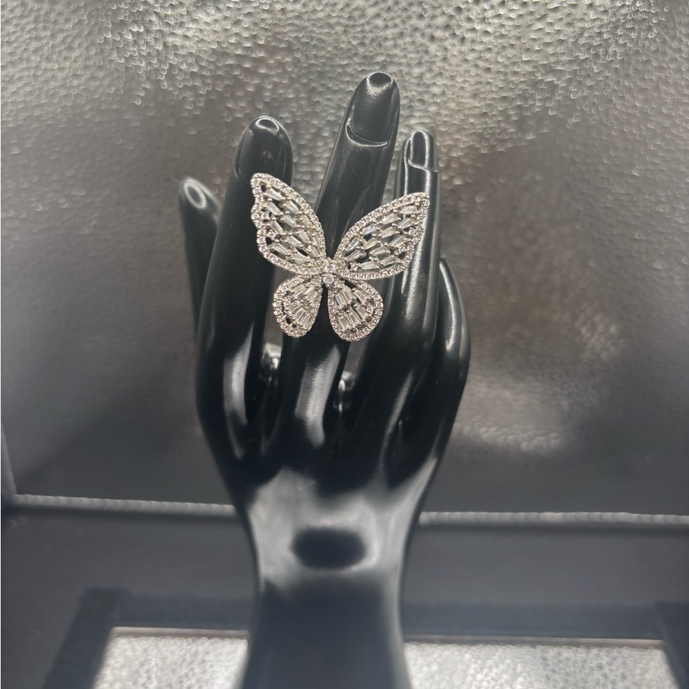 Elegant Silver Butterfly 🦋